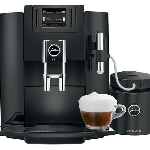 Dopřejte si kávové speciality z plně automatického kávovaru Jura IMPRESSA E8