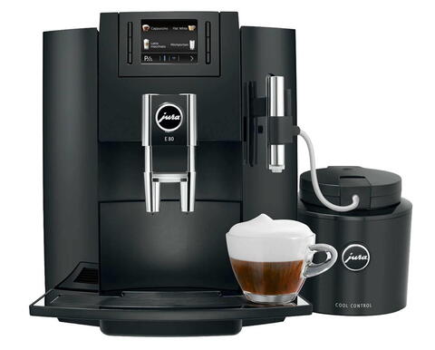Dopřejte si kávové speciality z plně automatického kávovaru Jura IMPRESSA E8